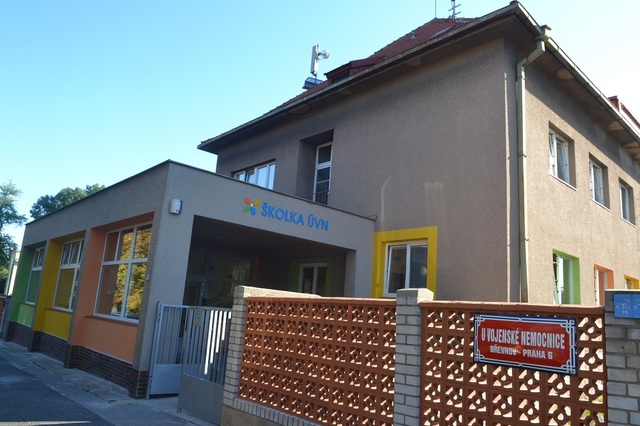 Nová školka Ústřední vojenské nemocnice „Střešovanka“ je umístěna mimo hlavní areál nemocnice
