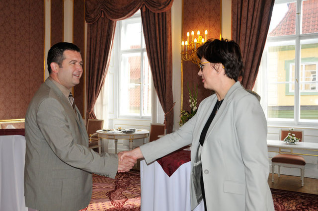 Na půdě Poslanecké sněmovny Parlamentu ČR přivítal náměstkyni pro řízení sekce právní MO ČR Alenu Netolickou předseda sněmovny Jan Hamáček