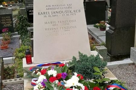 Letci uctili památku armádního generála Karla Janouška v Domě armády Praha