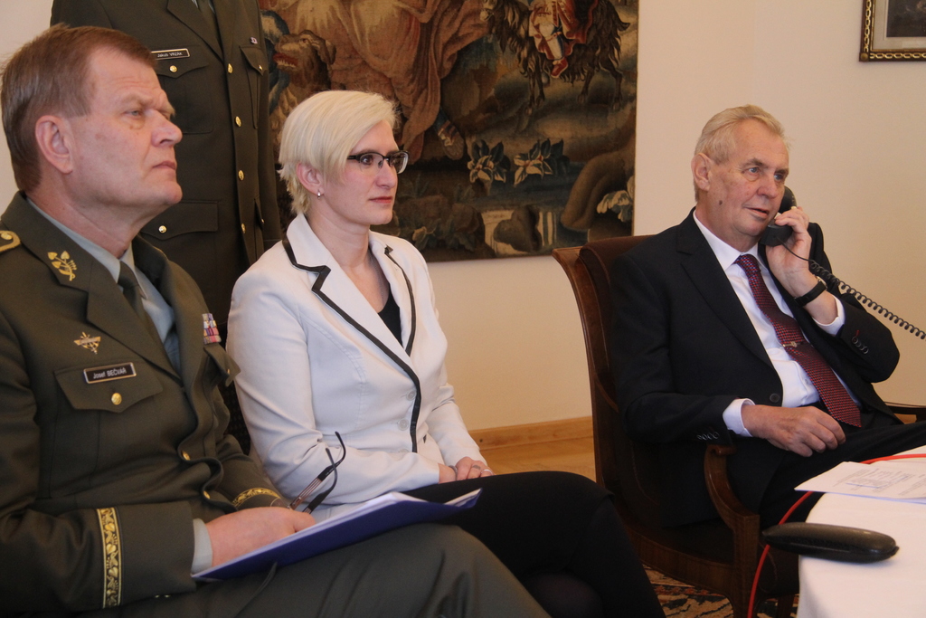 Prezident Miloš Zeman telefonoval s veliteli vojáků působících v zahraničních misích