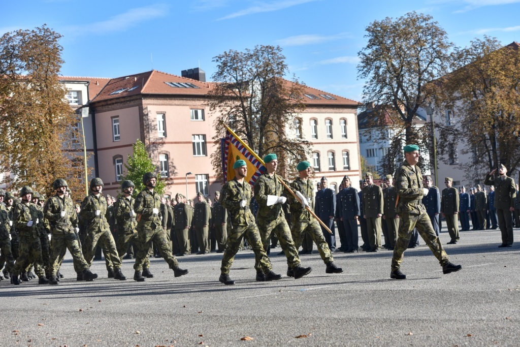 Přinesení bojového praporu Univerzity obrany