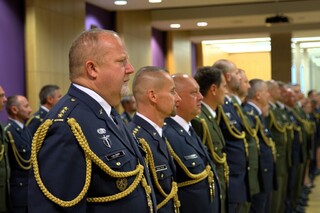 Ilustrační obrázek ke článkuGenerál Hlaváč ocenil sedm desítek vojáků, kteří působili na zahraničních pracovištích NATO a EU