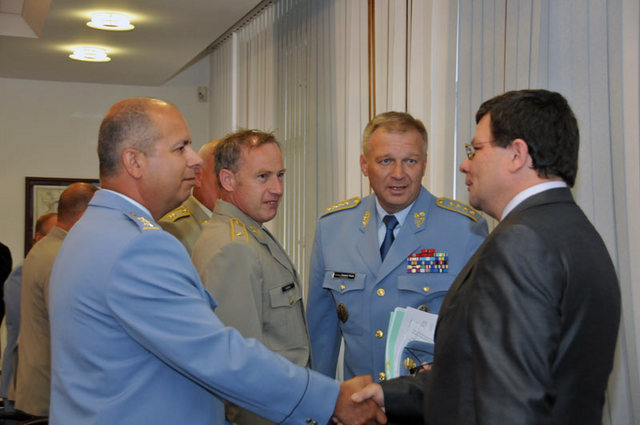 Představení hlavních funkcionářů AČR ministru Alexandru Vondrovi 