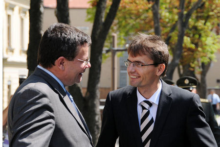 Ministr obrany ČR Alexandr Vondra a ministr obrany SR Ľubomír Galko