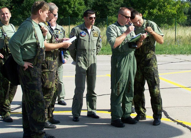 Zahájení kontroly An-30 v Pardubicích