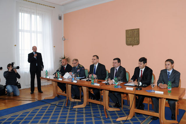 Tisková konference na Ministerstvu obrany ČR