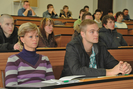 Zájemci o studium na Univerzitě obrany
 (1)