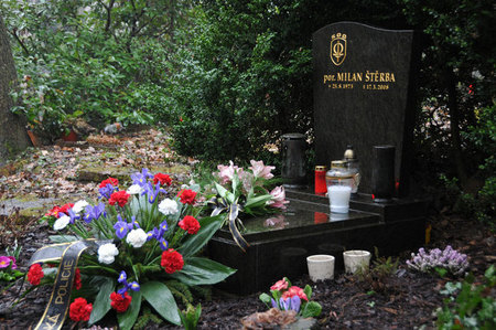 Hrob poručíka Milana Štěrby v pražském Motole