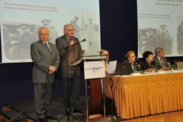 Konferenci zahájili (zleva) Jiří Stanislav a Václav Čapek