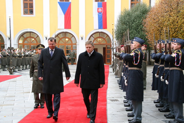Slavnostní uvítací ceremoniál zahájili premiéři ČR a SR