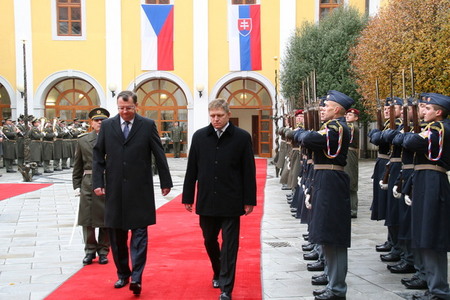 Slavnostní uvítací ceremoniál zahájili premiéři ČR a SR