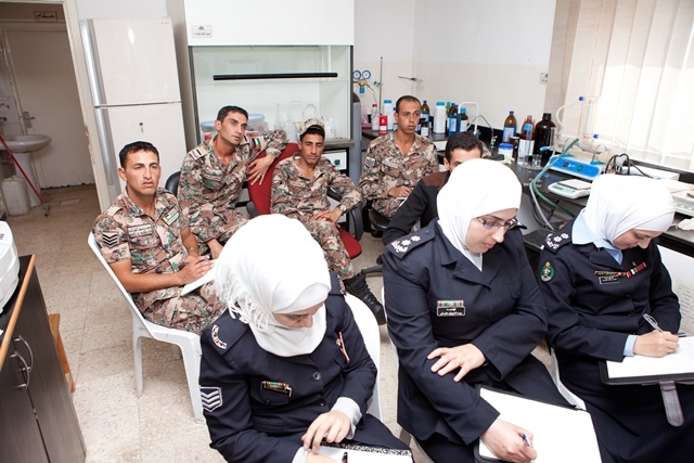 Z výcviku v Jordánsku: Teoretická příprava v laboratořích