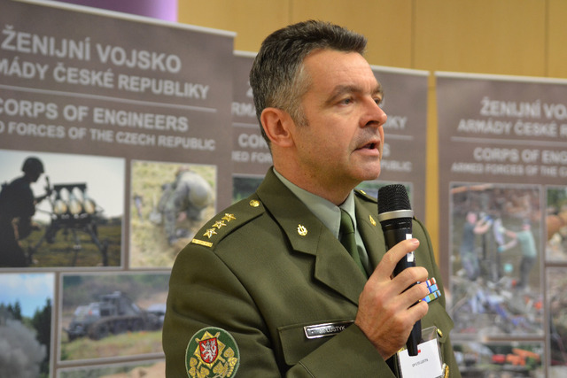  Náčelník ženijního vojska AČR plukovník Jiří Lustyk