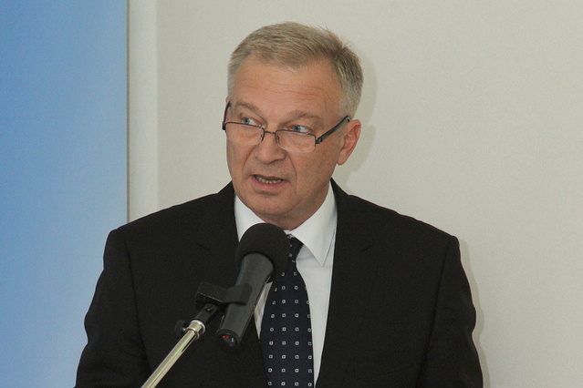  Ministr obrany Vlastmil Picek při zahájení konference