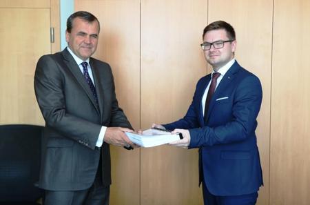 Generální ředitel ŘLP ČR Jan Klas a ředitel VTÚ Jiří Protiva.