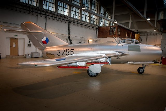  Stíhací bombardér MiG-15bis SB