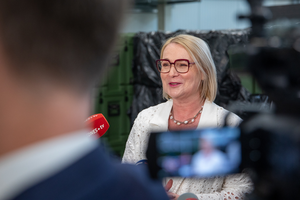 Ministryně obrany Černochová navštívila firmu vyrábějící drony podle zkušeností z Ukrajiny