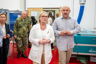 Ministryně obrany Černochová navštívila firmu vyrábějící drony podle zkušeností z Ukrajiny