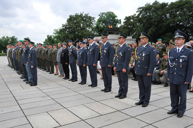 Část vojáků, kteří byli vyznamenaní za službu vlasti 