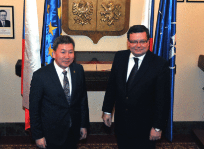 Společné foto obou ministrů obrany 