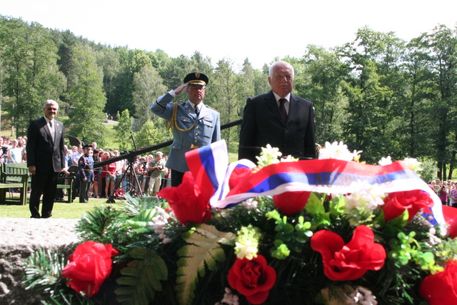 Pietního aktu se zúčastnil prezident  Václav Klaus
