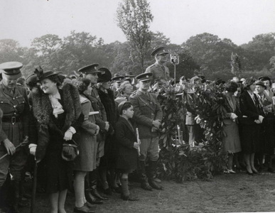 Jan Sergěj Ingr při projevu ve stanovém táboře čs. armády v Cholmondeley (1940)