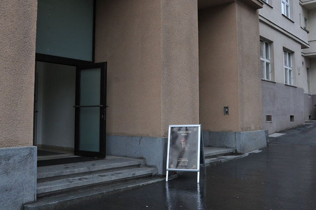 Kondolenční místo v pražských Dejvicích, Buzulucká ulice