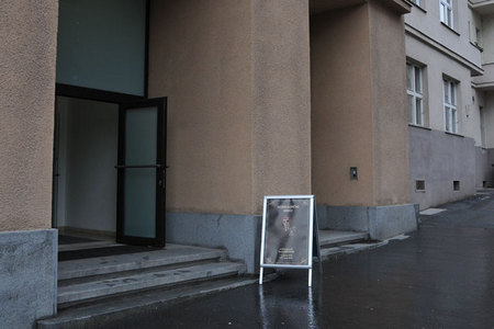 Kondolenční místo v pražských Dejvicích, Buzulucká ulice