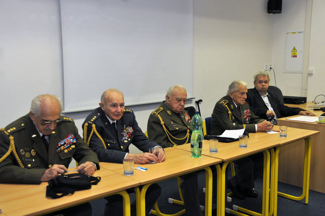 Hlavní aktéři besedy na Gymnáziu Nad Štolou na pražské Letné