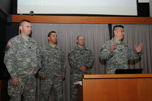 Přednášejícími z US Army byli kapitáni Joseph Meller a Robert Kueber a nadpraporčíci Roger Flores a Ector Tober