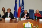 Předseda Výboru pro obranu PS PČR Jan Vidím hovoří k účastníkům zasedání