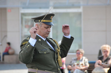 Dirigoval ji major Gustav Foret