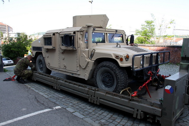 Výměna tanku LTP za vozidlo Humvee 1