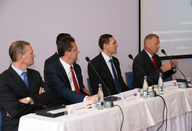 Čestné předsednictvo konference 