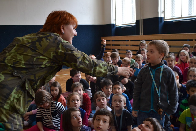 Pplk. Jana Zechmeisterová byla doslova zavalena dotazy dětí