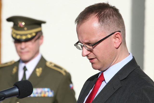 Hrdinství štábního kapitána Václava Morávka vyzdvihl ve svém projevu státní tajemník MO Daniel Koštoval