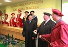 Profesor Vojtěch Hrubý skládá slib spojený s titulem Doctor honoris causa