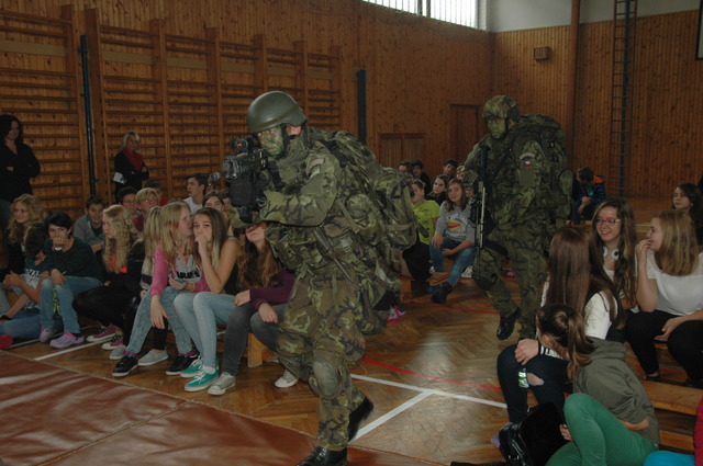 Program zpestřila ukázka průzkumníků