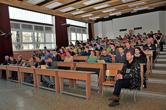 Účastníci prezentace na Fakultě vojenských  technologií 