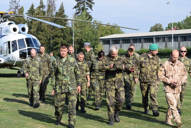  Po příletu se komise přesunula k nastoupené jednotkce