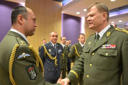 Čeští vojáci byli oceněni po návratu ze zahraničních operací