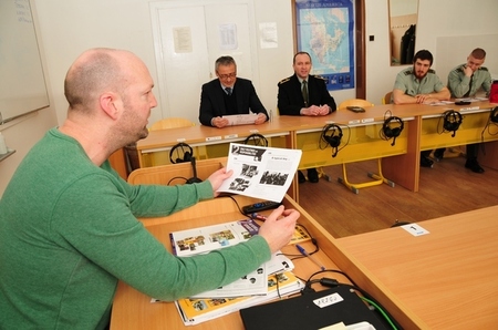 Ministr Stropnický se setkal se studenty Univerzity obrany