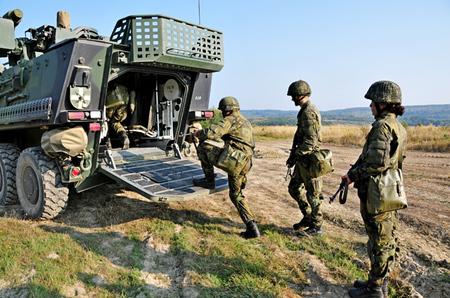 Polní příprava studentů Univerzity obrany vrcholí, stěhují se do učeben 