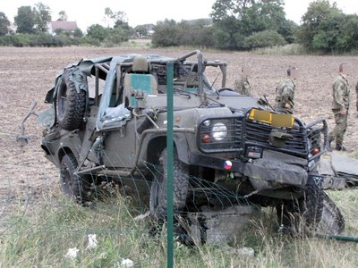 Následkem těžkého zranění při autonehodě během výkonu služby na území České republiky je Josef Bělohlávek trvale upoután na vozík