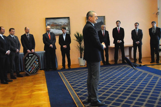 Ministr obrany Martin Stropnický v úvodním slově připomněl důležitost smluv, které budou za malý okamžik podepsány