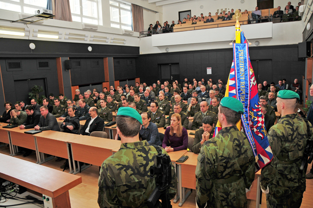 Účastníci slavnostního shromáždění