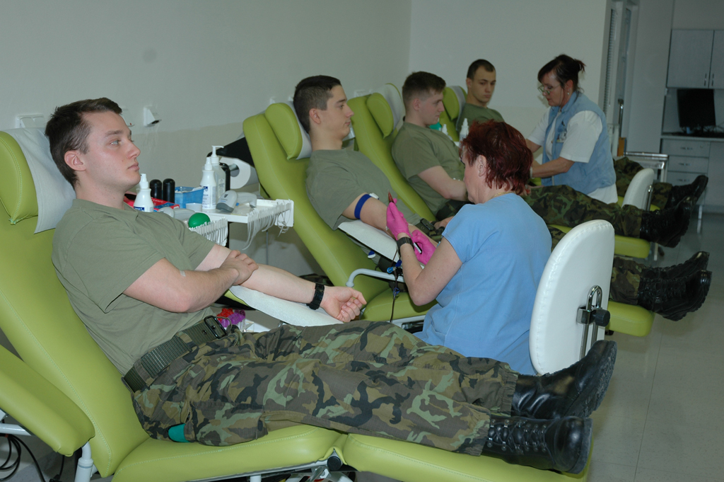 Studenti UO na odběrovém sále