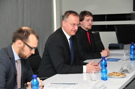 Náměstek ministryně obrany Daniel Koštoval na jednání