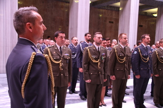 Slavnostní nástup vojáků oceněných za službu v zahraničních operacích