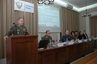 Leadership je umění i dovednost, zaznělo na konferenci na Univerzitě obrany
